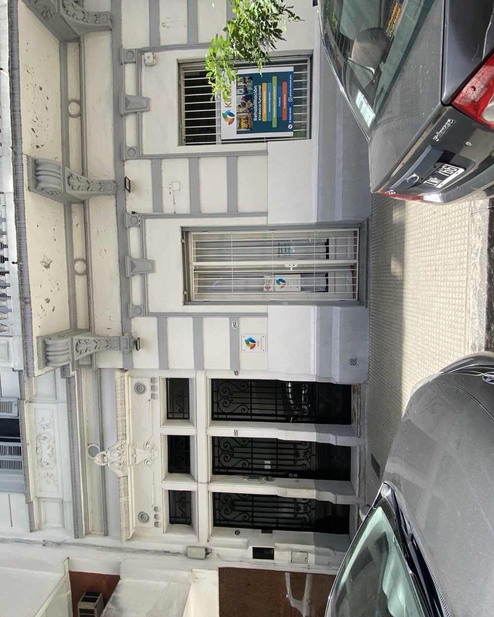 Fachada de KINAC en Recoleta, Buenos Aires